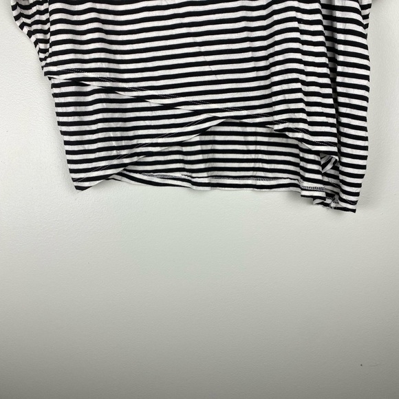 Design Lab Lord & Taylor Striped Asymmetrical Black and White Short Sleeve - Picture 3 of 4